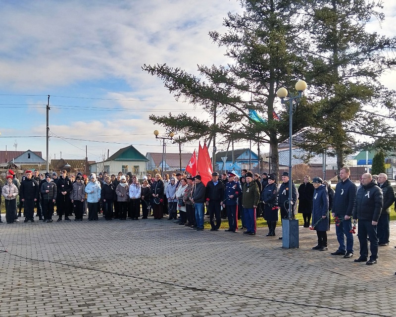 Торжественное мероприятие, посвященное 83-годовщине начала контрнаступления Советских войск под Сталинградом, прошло в Новониколаевском района