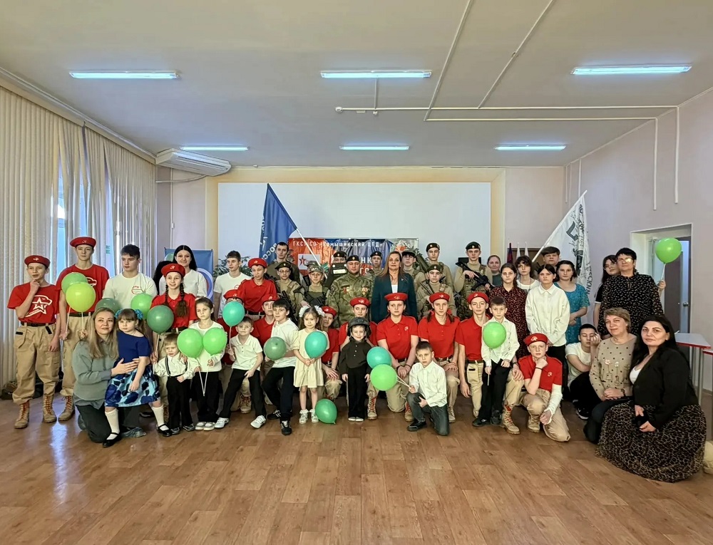 Местное оборонное общество ДОСААФ России посетило ГКСУ СО «Камышинский центр помощи детям, оставшимся без попечения родителей»