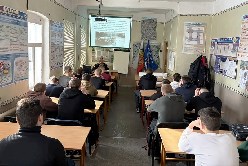 День открытых дверей, посвященный 99-летию образования ОСОАВИАХИМ – ДОСААФ СССР – РОСТО – ДОСААФ России, прошел в местной оборонном обществе ДОСААФ России Еланского района